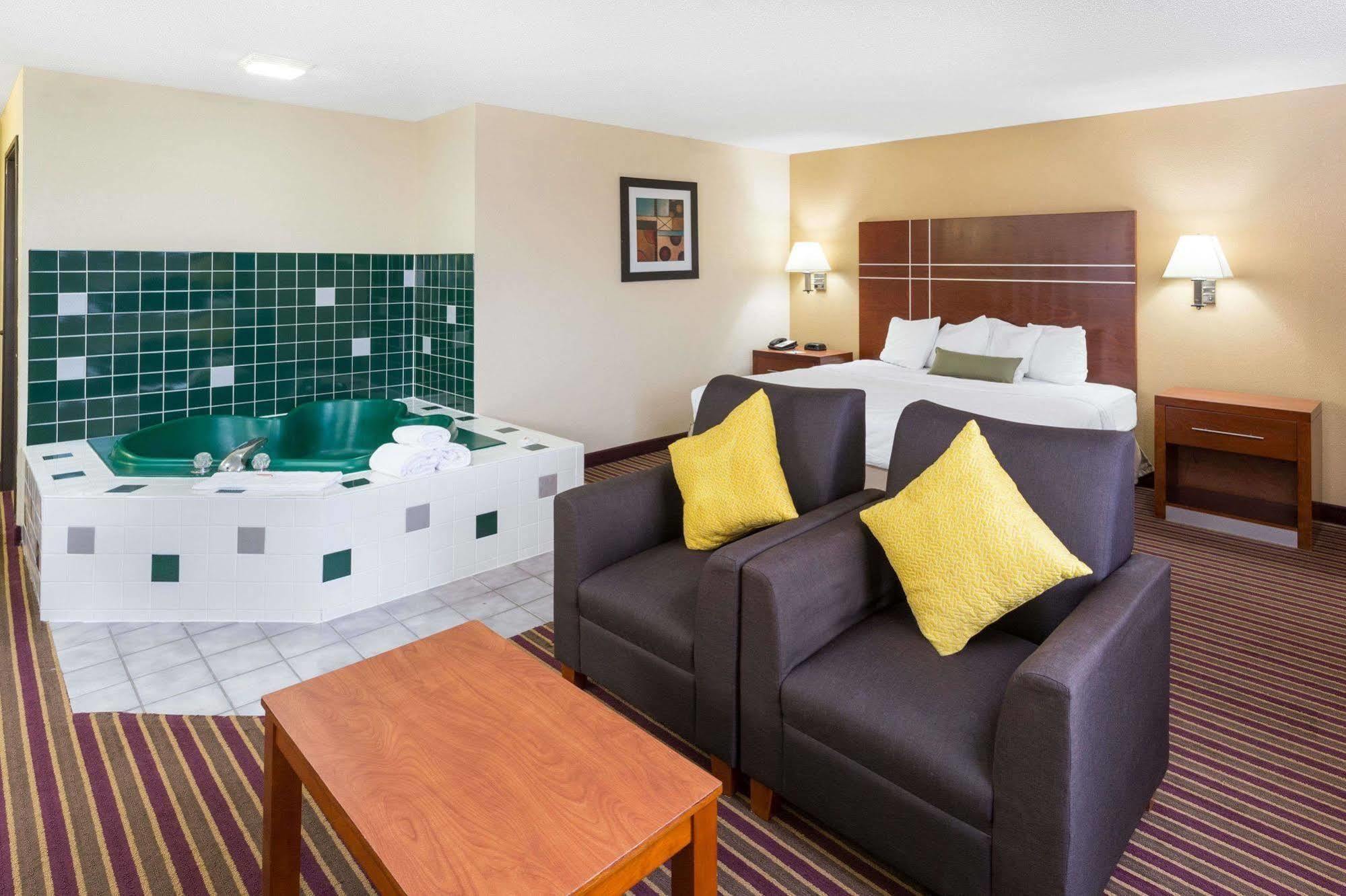 Baymont By Wyndham Bowling Green Exterior foto